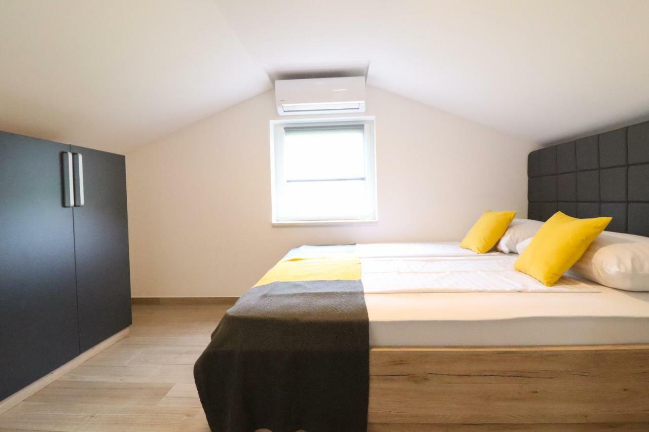 Brand New Apartment In Malinska Kültér fotó